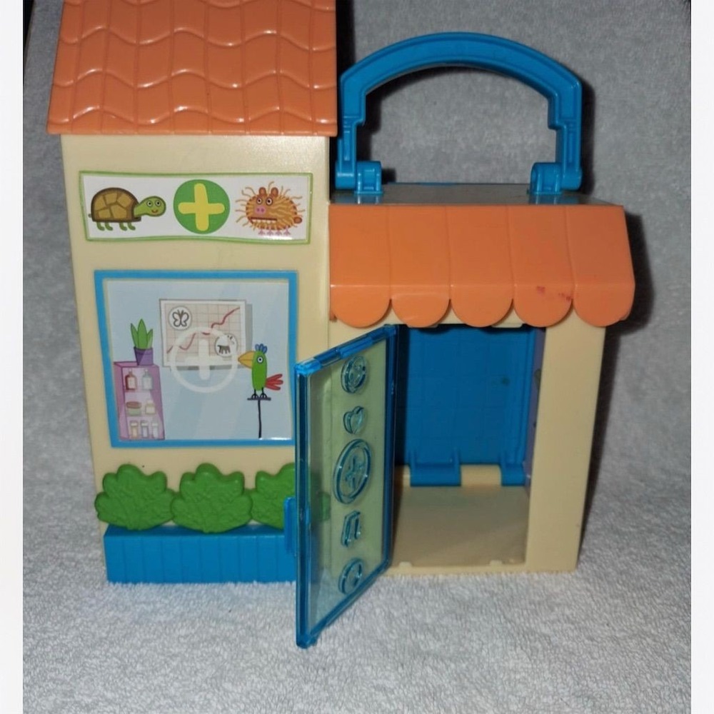 Peppa Pig Vet Clinic Playset Toy for Ages 4-7